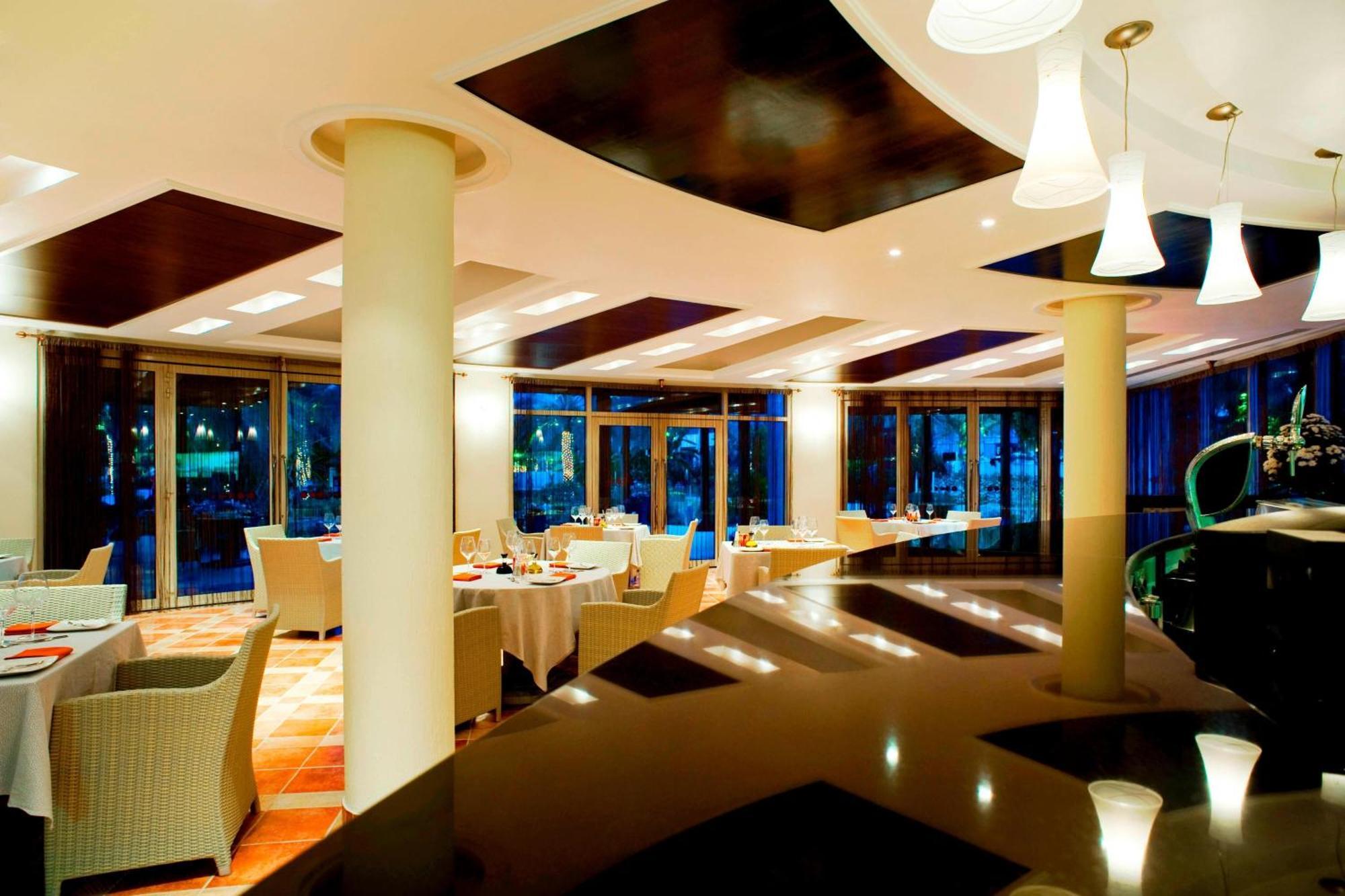 Le Meridien Al Aqah Beach Resort Extérieur photo The restaurant