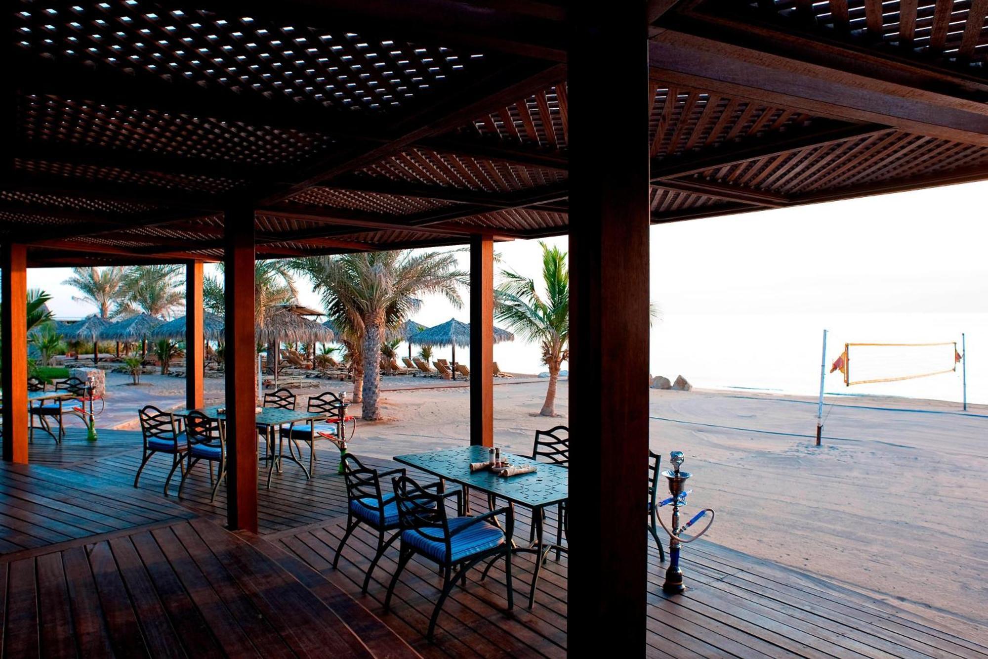 Le Meridien Al Aqah Beach Resort Extérieur photo Beach at the resort
