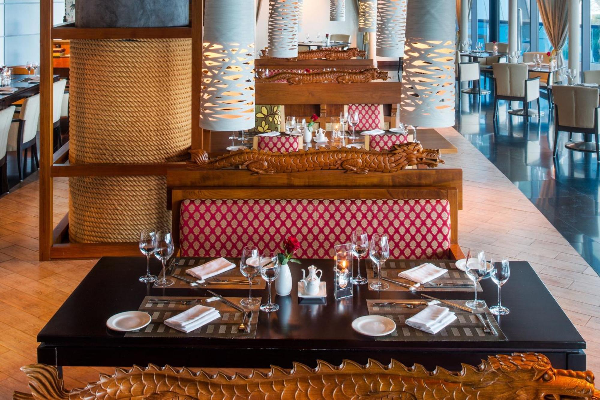 Le Meridien Al Aqah Beach Resort Extérieur photo The restaurant