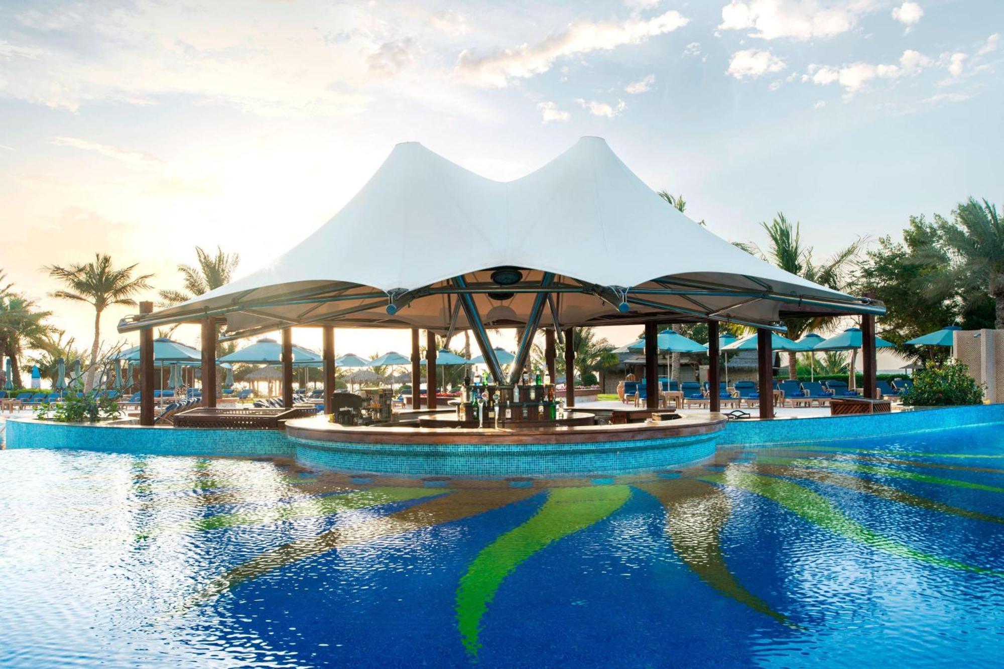 Le Meridien Al Aqah Beach Resort Extérieur photo The resort's main pool