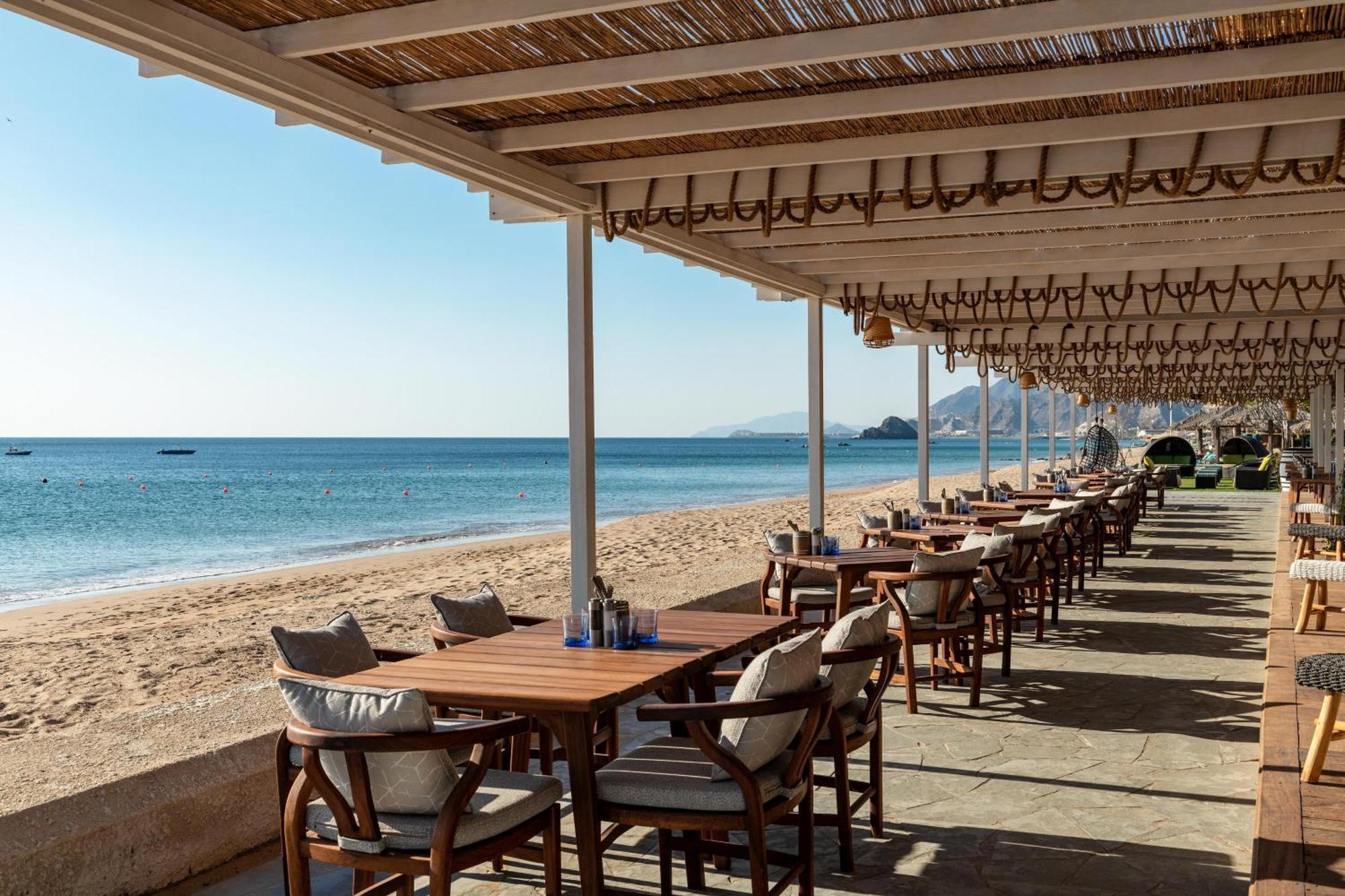 Le Meridien Al Aqah Beach Resort Extérieur photo Beach restaurant in Crete, Greece