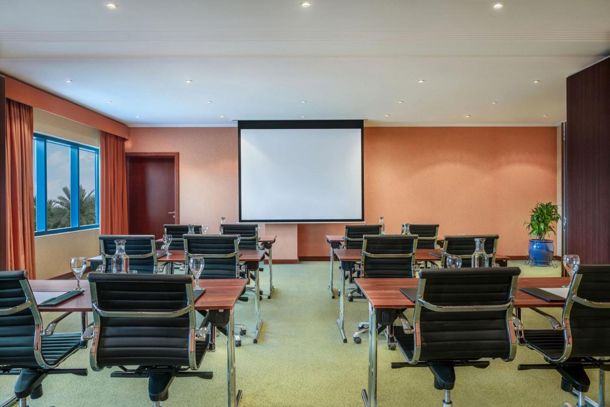 Le Meridien Al Aqah Beach Resort Extérieur photo Meeting room