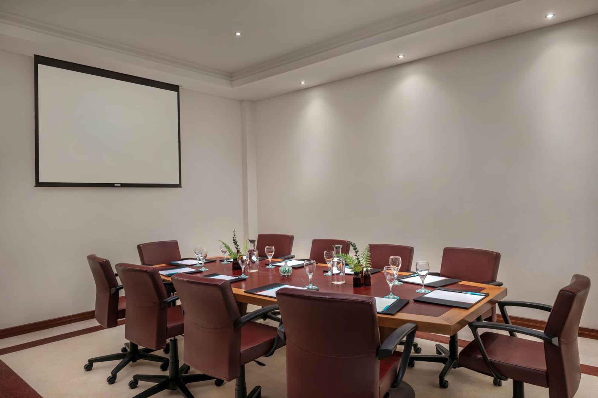 Le Meridien Al Aqah Beach Resort Extérieur photo Meeting room