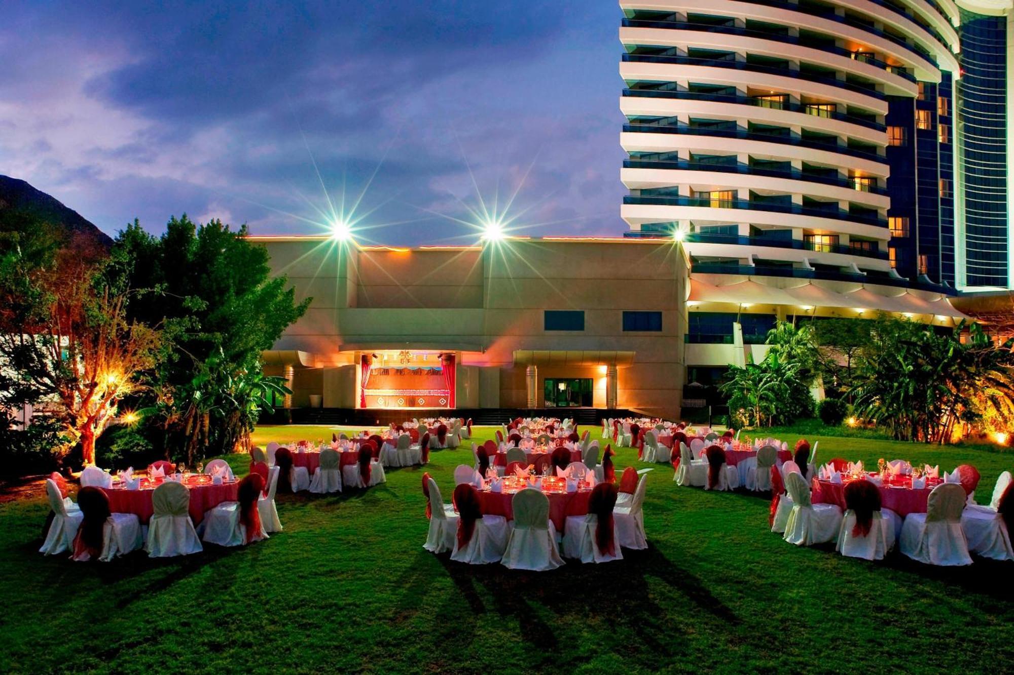 Le Meridien Al Aqah Beach Resort Extérieur photo The Royal Garden