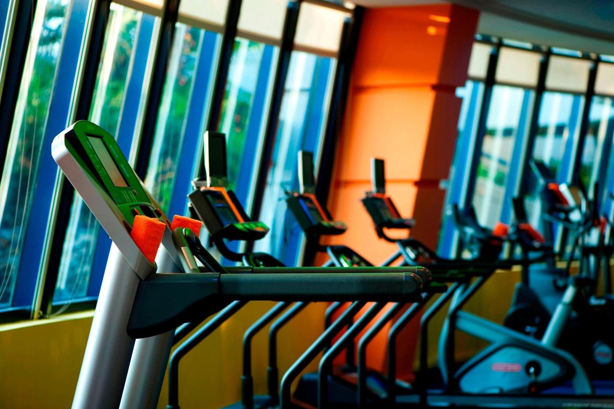 Le Meridien Al Aqah Beach Resort Extérieur photo The gym at the hotel