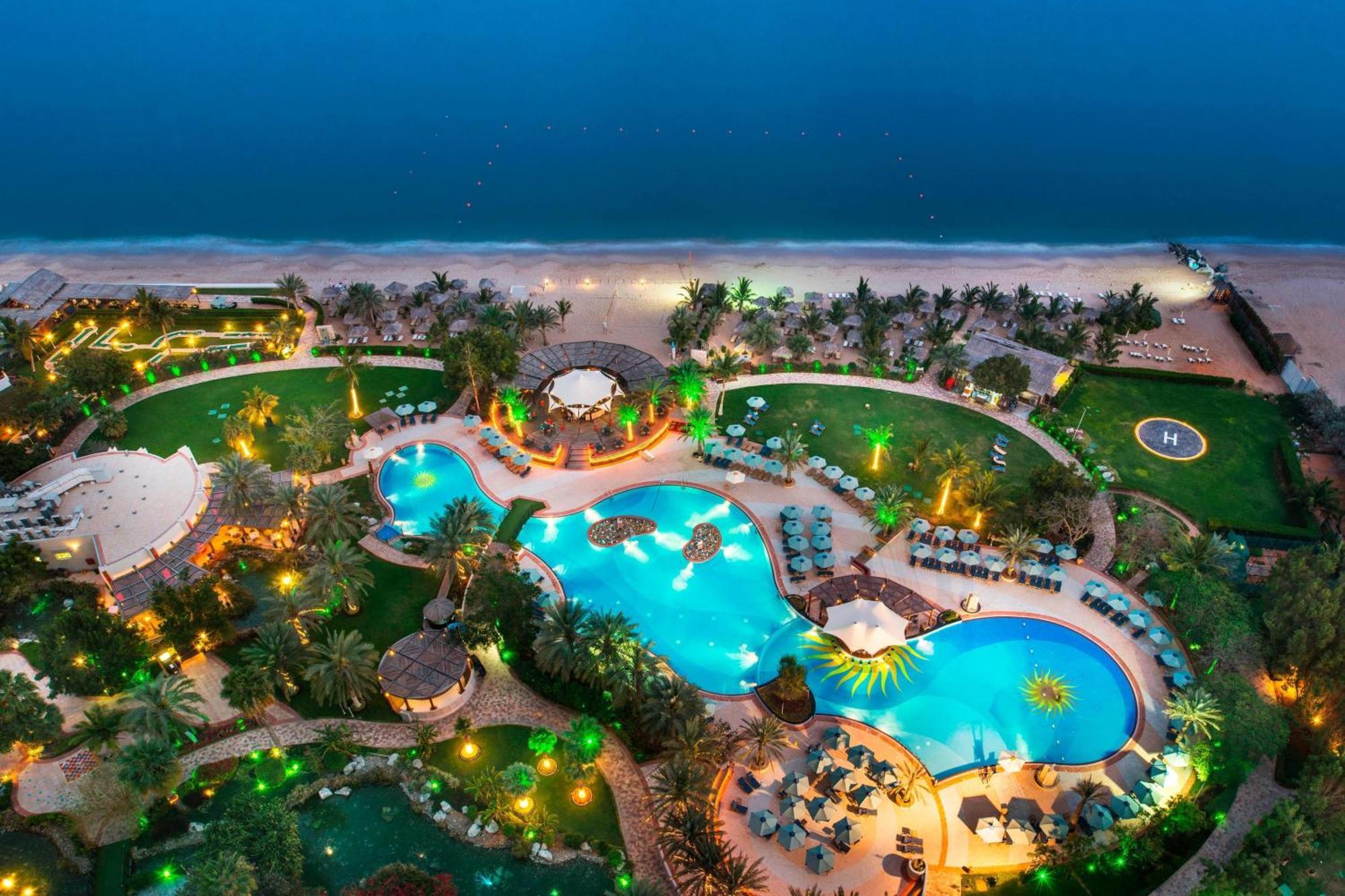 Le Meridien Al Aqah Beach Resort Extérieur photo Aerial view of the resort