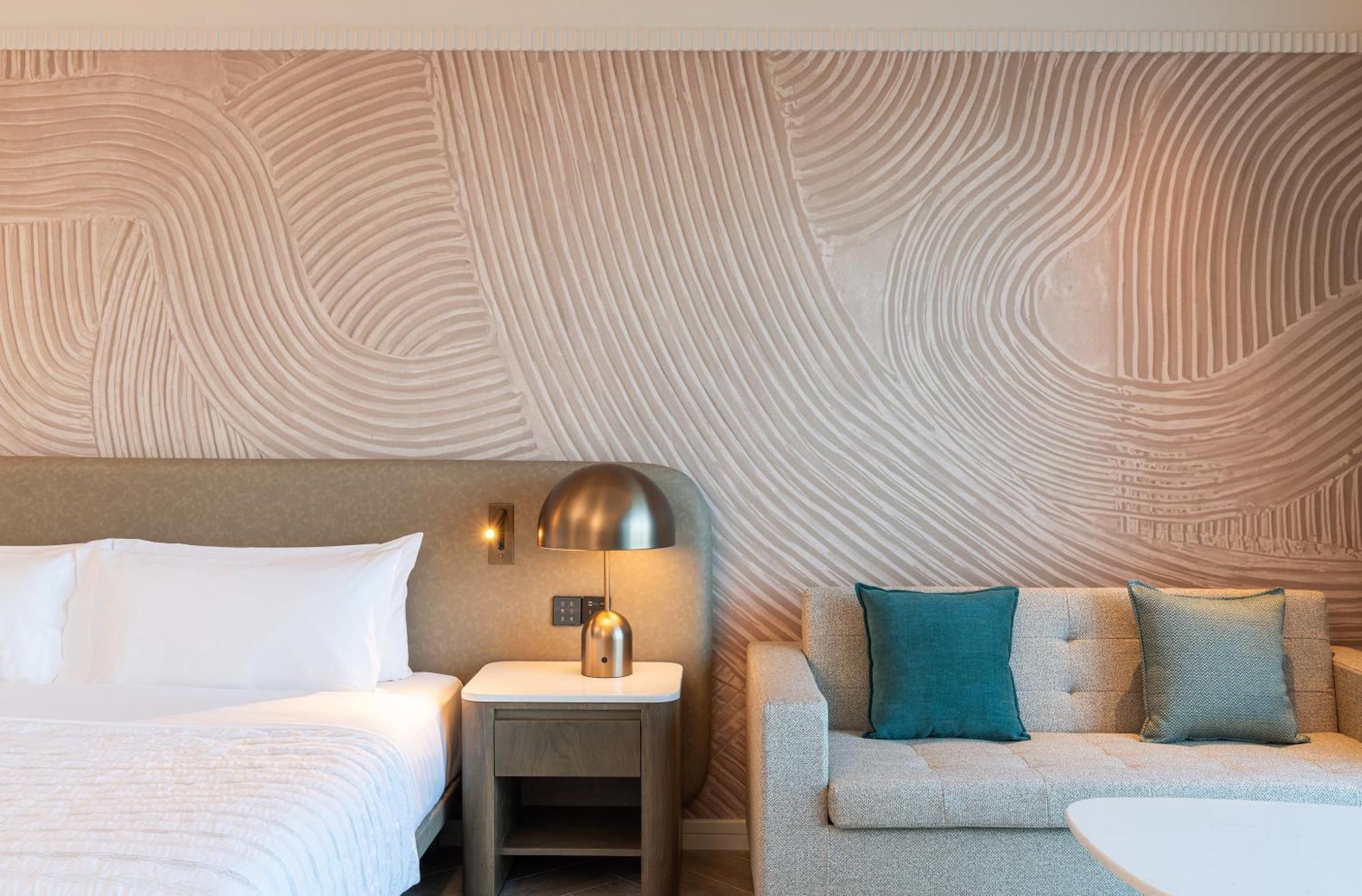 Le Meridien Al Aqah Beach Resort Extérieur photo A room at the hotel